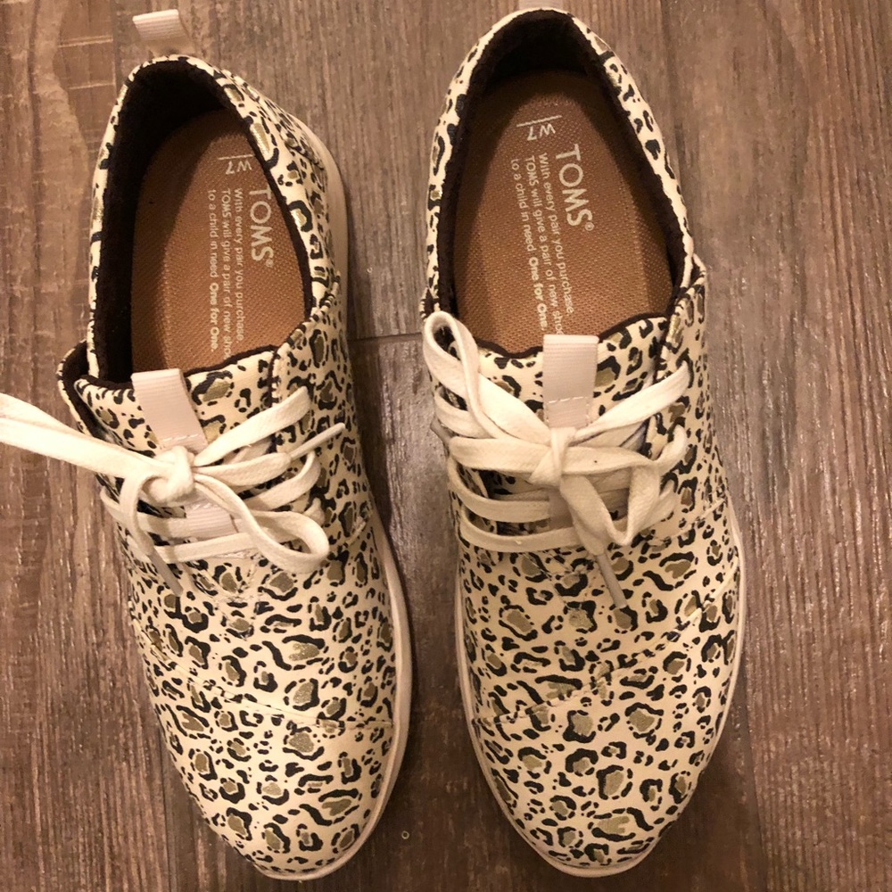NIB Toms Del Rey tennis shoe
